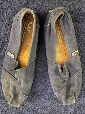 TOMS Canvas Slip-Ons in Navy Blue